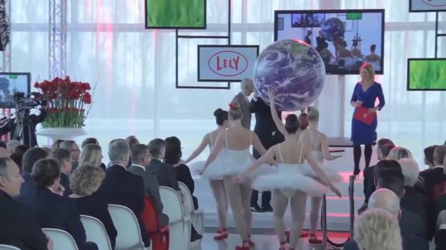 Королева Максима открывает инновационный Lely Campus