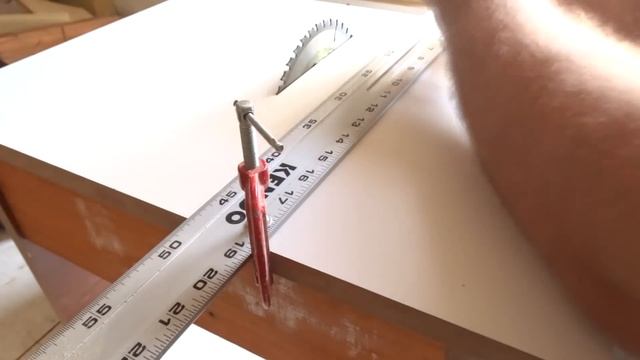 Sierra de mesa casera con guia escuadradora y guia para cortes a lo largo смотреть онлайн