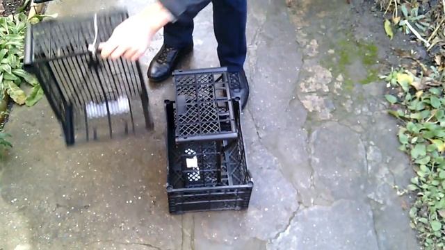 Лайфхак с ящиками для овощей и фруктов. Как удобно унести шесть ящиков в двух руках. Компактно смотреть онлайн