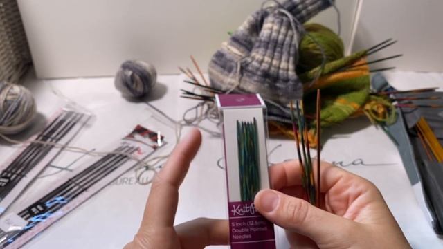 28/22. Носочные спицы и мой опыт вязания на них. #вязание #knittingpodcast #knitting #вязальныйвлог