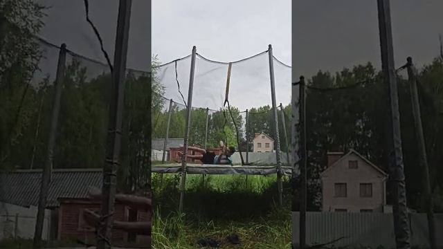 Сделал винт в заднее сальто... Никто не повторит! смотреть онлайн