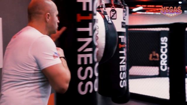 Федор Емельяненко подписал именную звезду для Аллеи Чемпионов VEGAS смотреть онлайн
