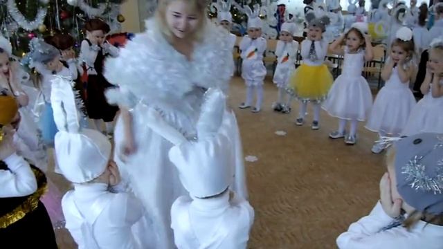 НОВЫЙ ГОД 2015 "РОМАШКА" младшая группа 3ч СЛАВЯНСК смотреть онлайн