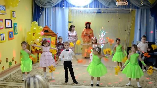 ПРАЗДНИК ОСЕНИ . ТАНЕЦ С ЛИСТЬЯМИ . САДИК 214-Ф смотреть онлайн