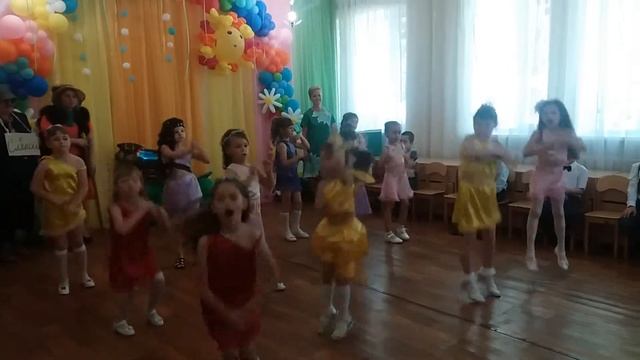 Танец "Просто мы маленькие звёзды" смотреть онлайн