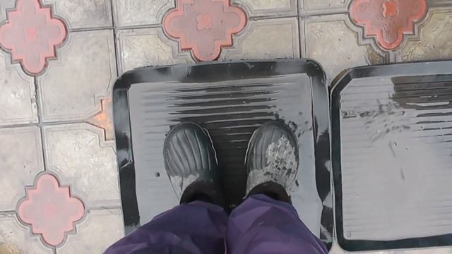 Как очистить обувь после огорода. Лайфхак. смотреть онлайн