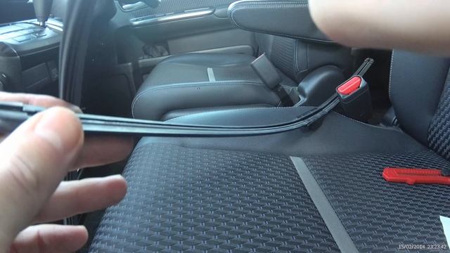 Honda Stepwgn 5G Spada RP - замена резинок на родных бескаркасных щетках Mitsuba