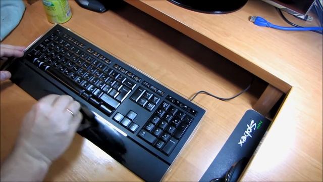 Logitech Illuminated - снимаем потертый Soft-touch пластик смотреть онлайн