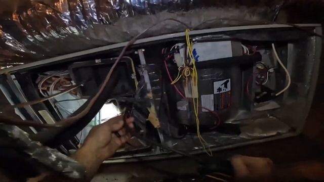 Water in The Pan Turns Into a Changeout! смотреть онлайн