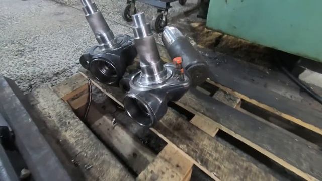 Ремонт ступиц и поворотных кулаков Linde смотреть онлайн
