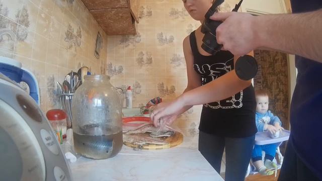 Разделка и дегустация селёдки / Рецепты от MrDedich смотреть онлайн