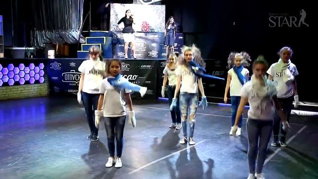 "СНЕГ" Екатерина Сазыкина и Катя Наумова \ танцоры DS STAR смотреть онлайн