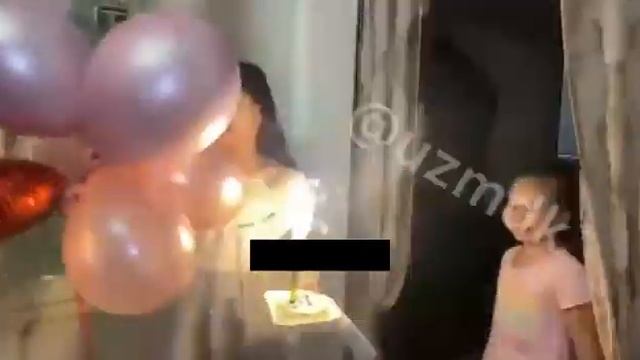 Никогда не покупайте водородные шарики на улице. Шары взорвались в руках ребёнка. смотреть онлайн