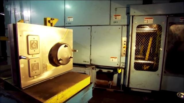 Как изготавливают чугунные сковородки ? смотреть онлайн