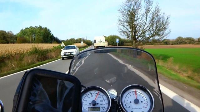Jawa 400 Scrambler první rok смотреть онлайн