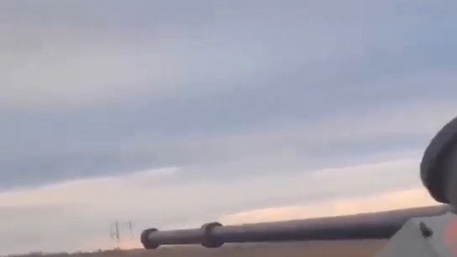 Экипаж БТР-82А чудом избежал попадания ПТУРа смотреть онлайн