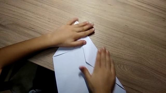 Как делать лёгкий бумажный самолётик. смотреть онлайн