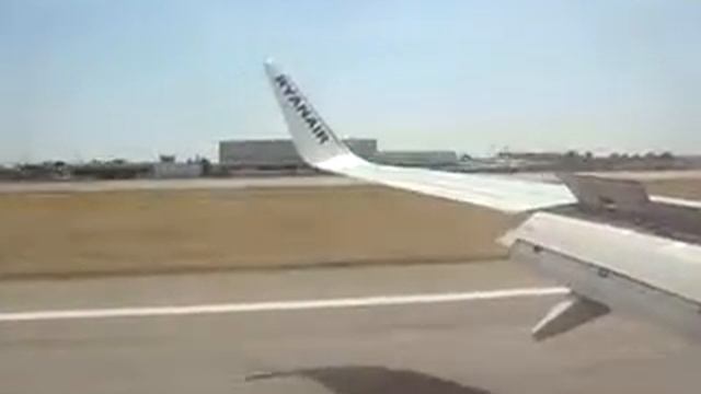 Ryanair Landing Bergamo