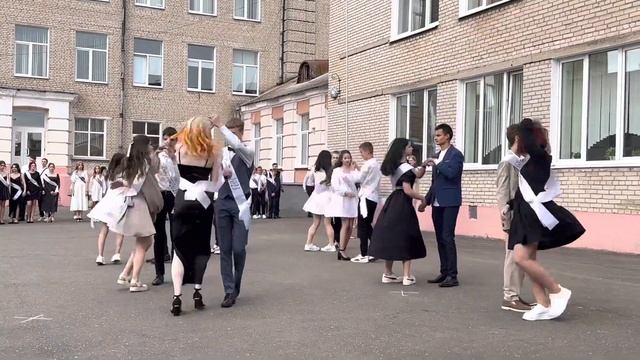 Вальс 9 класс/Несвиж,сш№1 Выпуск2023 смотреть онлайн