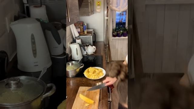 АНАНАС РЕЖУ. МУКБАНГ