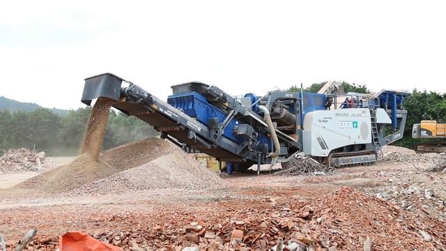 Volvo EC 290 C mit Oil Quick beschickt Kleemann MR 130 Z Brecher (HD) смотреть онлайн