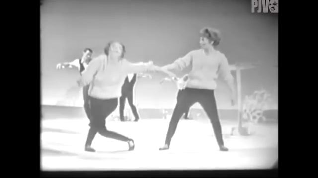 Julie Andrews and Carol Burnett perform “The Scarecrow Song" on THE GARRY MOORE SHOW (1961) смотреть онлайн