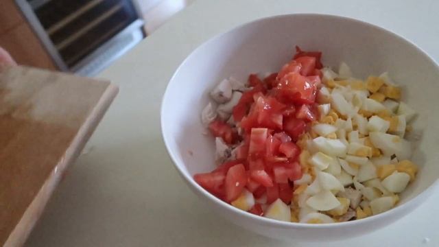 Салат по-быстрому! Готовим в Праге! Рецепт 004 смотреть онлайн