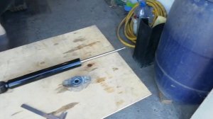 Задние амортизаторы на Весту Кросс