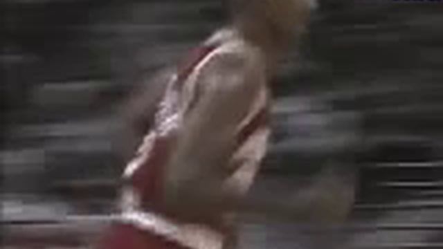 Clyde Drexler's first points as a Rocket смотреть онлайн
