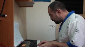 Ну-ка мечи стаканы на стол