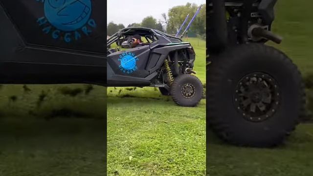 The wife gets scared filming me screwing around in the Rzr Pro Xp #rzr #utv #proxp #rzrlife #sxs смотреть онлайн