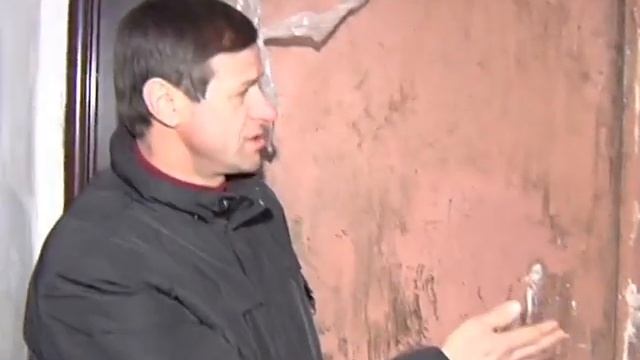 Мусорные царство. Под грудой мусора не могут найти труп.