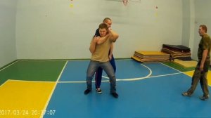 Рукопашный бой: что делать если душат? Выход из захвата за шею сзади