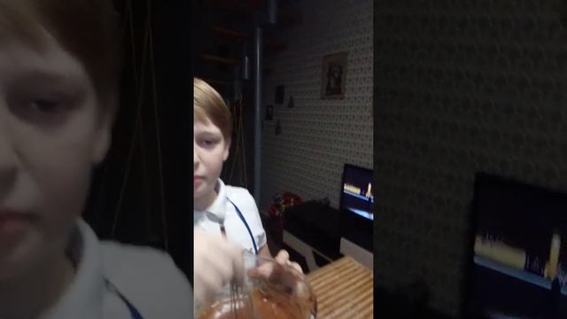 печём шоколадный кекс 1 часть. смотреть онлайн