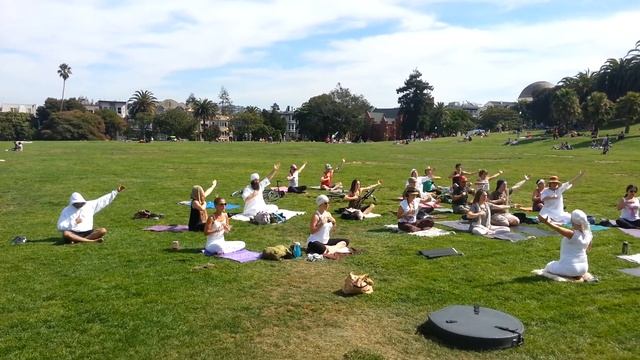 San Francsico Kundalini Yoga Cooperative- Ang Sung Wahe Guru смотреть онлайн