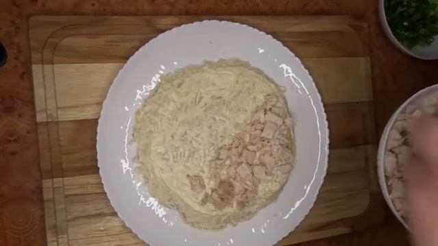 Салат Грибная Поляна/Вкусный Слоеный Салат с Грибами и Курицей смотреть онлайн