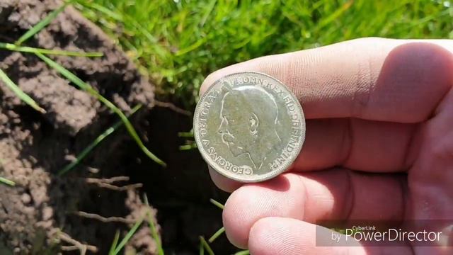 Metal Detecting UK ,Коп в Англии SILVER and History bit ,СЕРЕБРО и чуть Истории смотреть онлайн