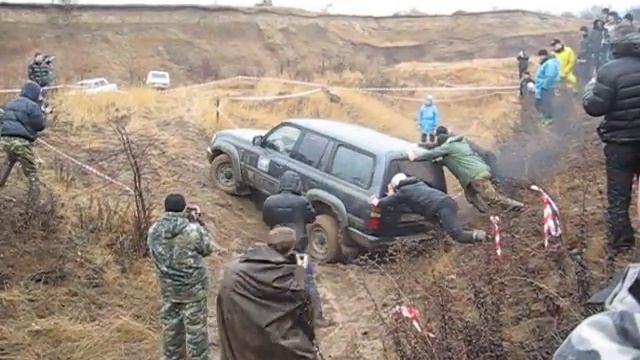 Нива клуб Триал в Харькове 11.12.2011 (Лэнд Крузер) 1 смотреть онлайн