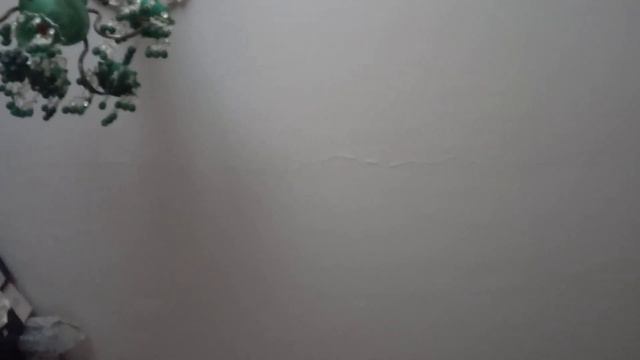 секрет происхождения трещины в потолке. следущее видео смотреть онлайн