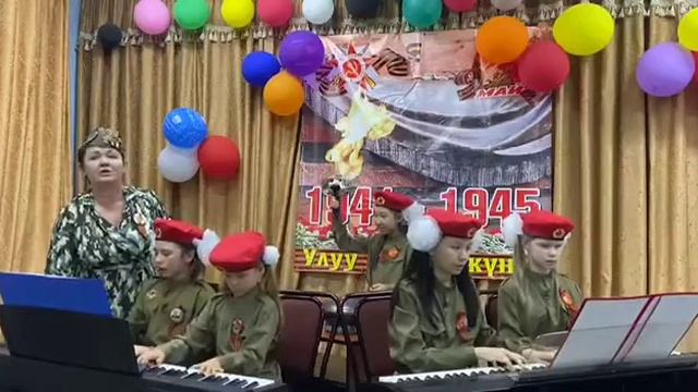 "Катюша" Переложение для фортепианного квартета в 8 рук в сопровождении перкуссии Г. Виноградовой. смотреть онлайн