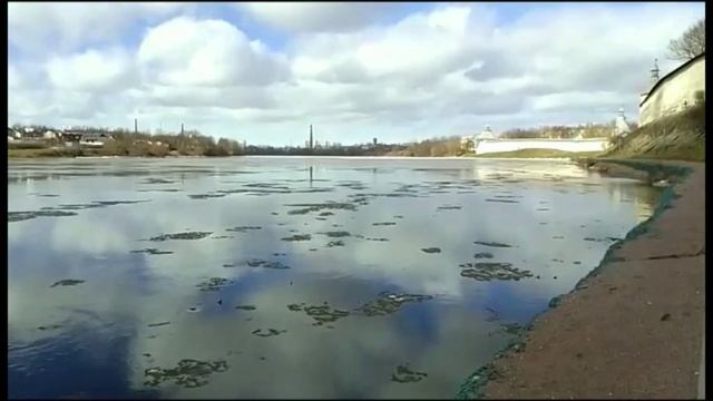 р. Великая в Пскове вскрылась от льда