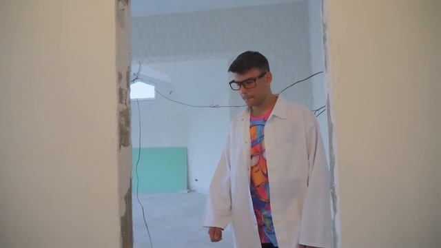 НАС ПРЕСЛЕДУЕТ КАРТУН КЭТ! ОН СУЩЕСТВУЕТ! Мультяшный кот СТАЛ МИКРО КОТОМ! Cartoon Cat in real life смотреть онлайн