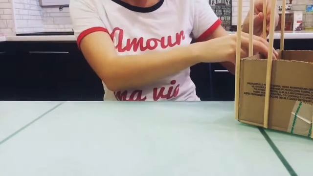 Изготовление из картона корзины для цветов.Интересный декор смотреть онлайн