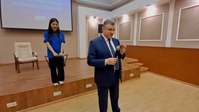 Председатель ЛДПР Леонид Слуцкий подарил девочке бюджетное место в Университете мировых цивилизаций