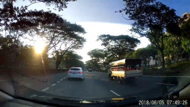 Singapore reckless impatient speeding SJC9661Z blue Mitsubishi driver