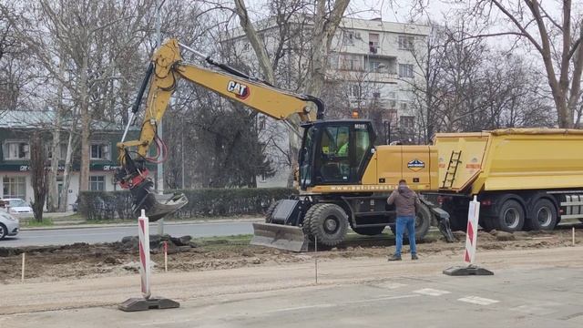 Caterpillar M318 wheel excavator on the job смотреть онлайн