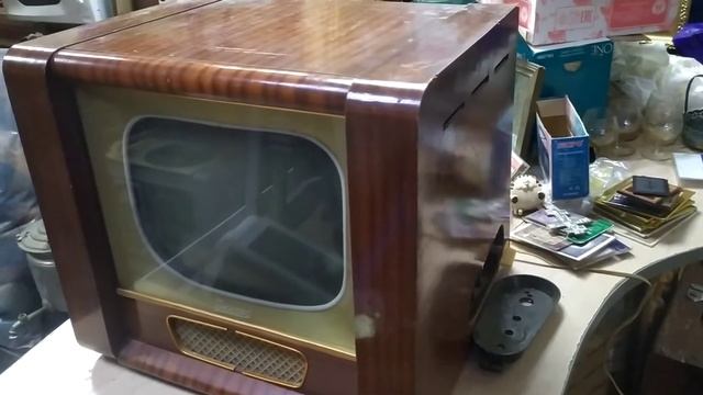Лот на Мешке - Телевизор РЕКОРД, на котором наши бабушки смотрели ГОЛУБОЙ ОГОНЕК смотреть онлайн