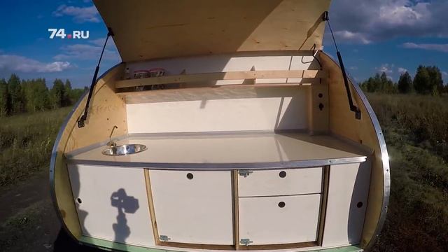 Челябинец построил дом на колёсах смотреть онлайн