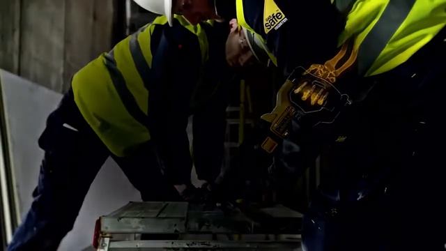 Dewalt DCS388 XR Flexvolt 54V Cordless Reciprocating Saw смотреть онлайн