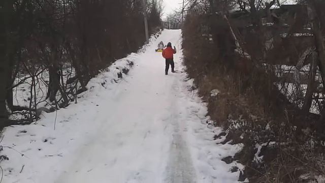 Зима, горка, санки, дети :) смотреть онлайн